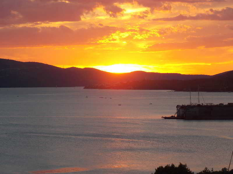 Apartments Villa Goja Trogir Extérieur photo